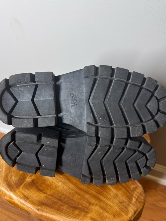 Zara Women’s Knee-High boots with a Treaded Lug Sole with side zipper 36/6 - Picture 9 of 11